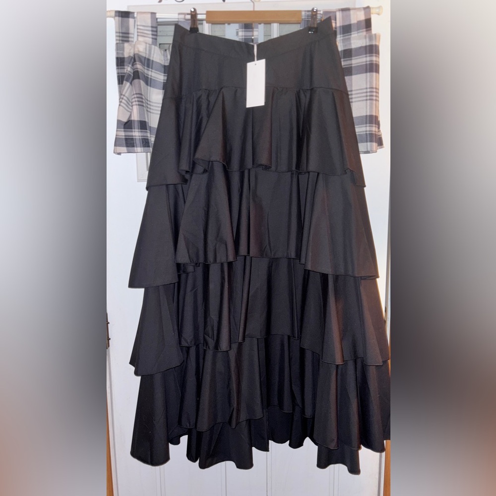 UOOSEE Black Tiered Maxi Skirt. Hidden back zipper.Wear a Band Tee & Jean jacket